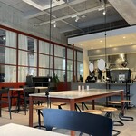 HATTO COFFEE - 広々した店内