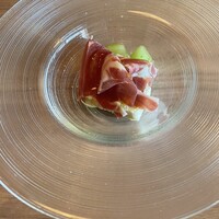 La Lucon - 前菜　シャインマスカットとゴルゴンゾーラ　生ハム添え