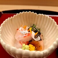 赤坂 菊乃井 - ⚫【向付】
                「明石天然鯛　さごしの焼霜　あしらい一式」