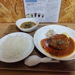 Caprice - ハンバーグ 200g(1000円), ミニカレー(300円), ライス(100円)