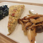 トーコーキッチン - イタリアンオムレツ 副菜二品