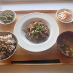 トーコーキッチン - 牛肉の和風甘辛炒め 副菜二品、豚汁、ご飯 