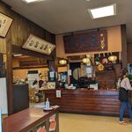 駿河屋 - 店内入口付近