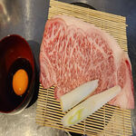 焼肉ホルモン えびす亭 - 焼きすきやき（サーロイン）1枚