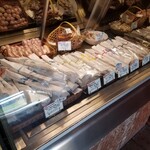 キュルノンチュエ - ショーケース（乾燥ソーセージ）