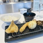 俺の天ぷらバル - すぐに舞茸も揚げていただきます