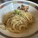麺屋 鶏っぷ ログハウス店 - 和え玉　チャーシュー、魚粉、ネギ、スープが入っていてこのままでもおいしい