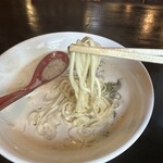 麺屋 鶏っぷ ログハウス店 - ストレート細麺がよく合う