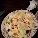 完全個室 食べ飲み放題 チーズ 肉バル Just MEET - 真ん中のキャベツがお通し550？×4人分　キュウリと玉子焼き