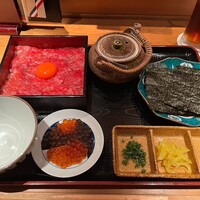赤坂 金舌 - プラチナユッケ重(いくらトッピング)