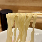 開運橋通 ふじ原 - ツヤツヤの平打ち麺