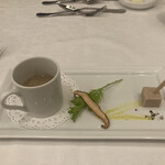 ヴェル・ボワ - 椎茸の軽いポタージュ　湘南みやじ豚のキューブ