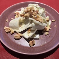 アンディーブとブルーチーズ  ローストナッツのサラダ