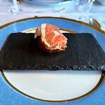 レストラン プチマリエ - ✽ ✽ Amuse bouche   ハモンセラーノ。ハムの塩味にサワークリームの酸味のシナジーがいい。