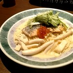 鎌倉パスタ - 料理写真:秋鮭といくらときのこの豆乳クリーム
