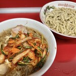 ラーメン二郎 - ラーメン（950円）＋つけ変更（100円）＋味うずら（100円）＋SUPERキムチ（130円）、ニンニクコール