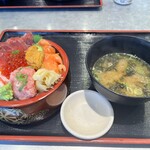まぐろ亭 - 北海海鮮丼特盛