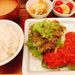 パルファン - ピーマン肉詰めトマトソース