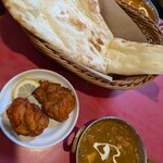 ナンセンター - チキンティッカセット　大ぶりのチキンが２つ　小学生がいるので、カレーは一番辛くない辛さのシーフード　すごく甘かった