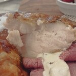 Wine restaurant The Attachment - ローストチキン断面