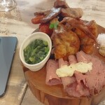 Wine restaurant The Attachment - 　肉盛りレギュラー（2～3人前）