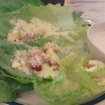 Wine restaurant The Attachment - クラシックシーザーサラダ