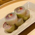 温石 - 地物の鯵の胡瓜巻き。塩味と酸味がちょうど良い