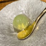 温石 - 翡翠餅。中身はずんだです