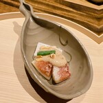 温石 - 落花生の葛寄せとイチジク、豆腐は温製です