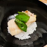 温石 - 一膳目はエボ鯛の炭火焼きでいただきます