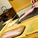 温石 - 8kgの真羽太の柵からお造りを用意します