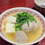 快食倶楽部 万年 - 春菊と鰯つみれ煮。つみれがふわっふわ。お出汁が滋味深い。