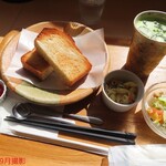 ブーランジェリー エ カフェ リエゾン - モーニング(天然酵母食パン)　600円(税込)