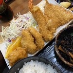 おおくら - 左からホタテ、イカ、イカ、海老フライ、キスフライ