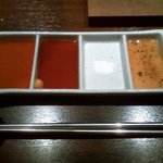 焼肉×もつ鍋 二子玉川 蔵月 - 左から、しょうゆ・にんにくしょうゆ・しお・うめ