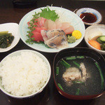 藤吉 - お昼のお刺身定食(1000円) この日は黒鯛、平政、鮪、〆鯵