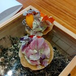 コムトゥヴ - アミューズのセルヴェルドカニュ♡秋の装い♫「コスモスとペチュニアです♪（๑❛ᴗ❛)とmadamメイさん♡