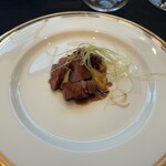 クイントカント - 牛タン、牛スネ煮込み、とうもろこし