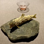 茶禅華 - 五粮香魚 鮎のあられ衣揚げ
