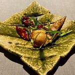 茶禅華 - 燕豆鳮翅 枝豆入り手羽餃子の唐辛子炒め
