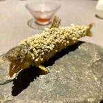茶禅華 - 五粮香魚 鮎のあられ衣揚げ