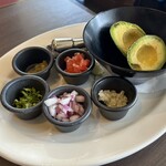 TGIフライデーズ - テーブルサイド ガカモレ990円、アボカド・トマト・レッドオニオン・ライム・シアントロ・ハラペーニョ・ガーリック