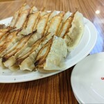 テンホウ  - 餃子2人前、300×2円。