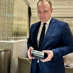 Restaurant KEI - そんな訳で、スタッフさんも日本贔屓な方が多いです。
      「イニシャルＤ」がお好きというスタッフさんが、個人スマホを見せてくれました。
      「藤原とうふ店」(^^)