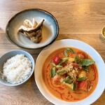 AROI - 料理写真:バターチキン ジャスミンライスとロティ セット 2000円