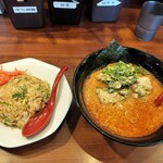 博多ラーメン 本丸亭 - 