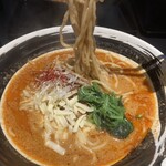 太威 - 濃厚チーズ味噌担々麺 960円