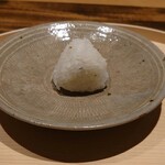 温石 - 新米のおにぎり(中)