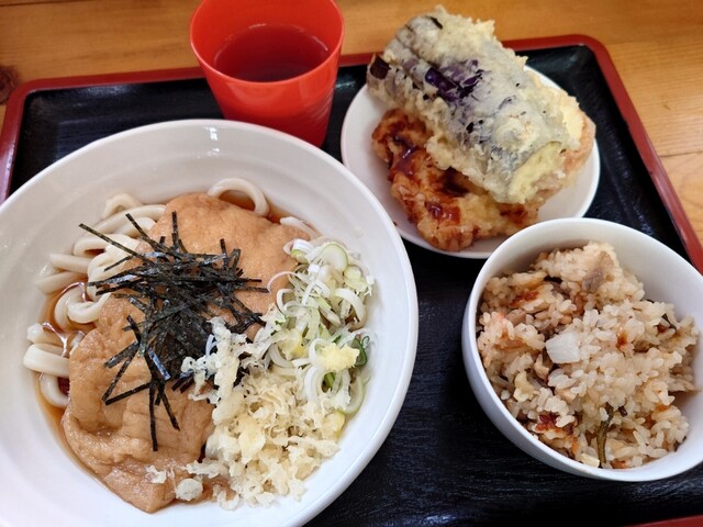 岩手・二戸の人気うどん店「寅久」：本格手作りうどんと温かいサービス