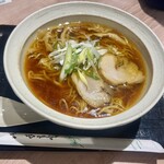 麺屋りんく - 料理写真:醤油ラーメン770円
